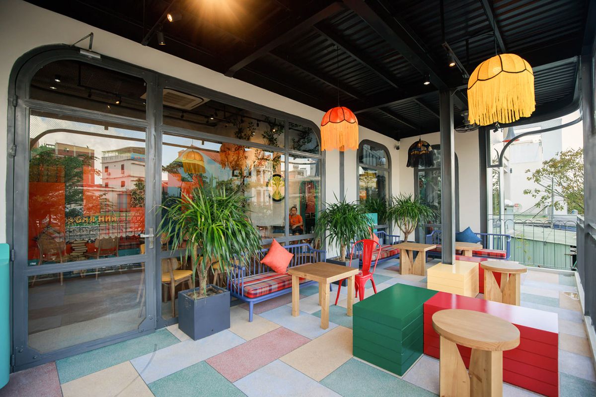 SWAN Coffee & Cake - Super pretty cake cafe in the heart of Da Thanh 9