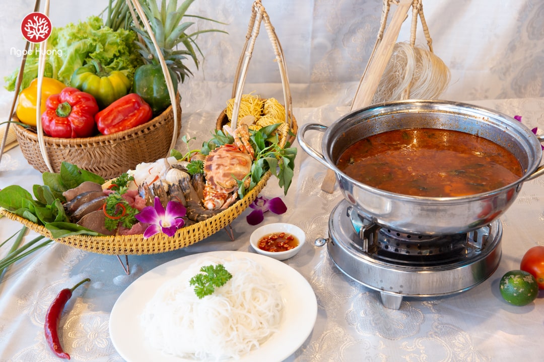 Why should you not miss Ngoc Huong seafood restaurant? 5