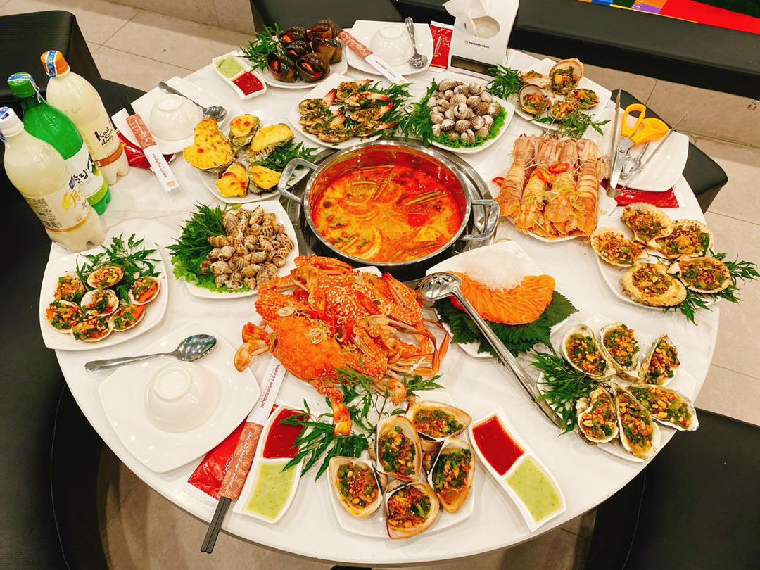 Enjoy delicious seafood at Buffet Poseidon Hanoi 11 restaurant