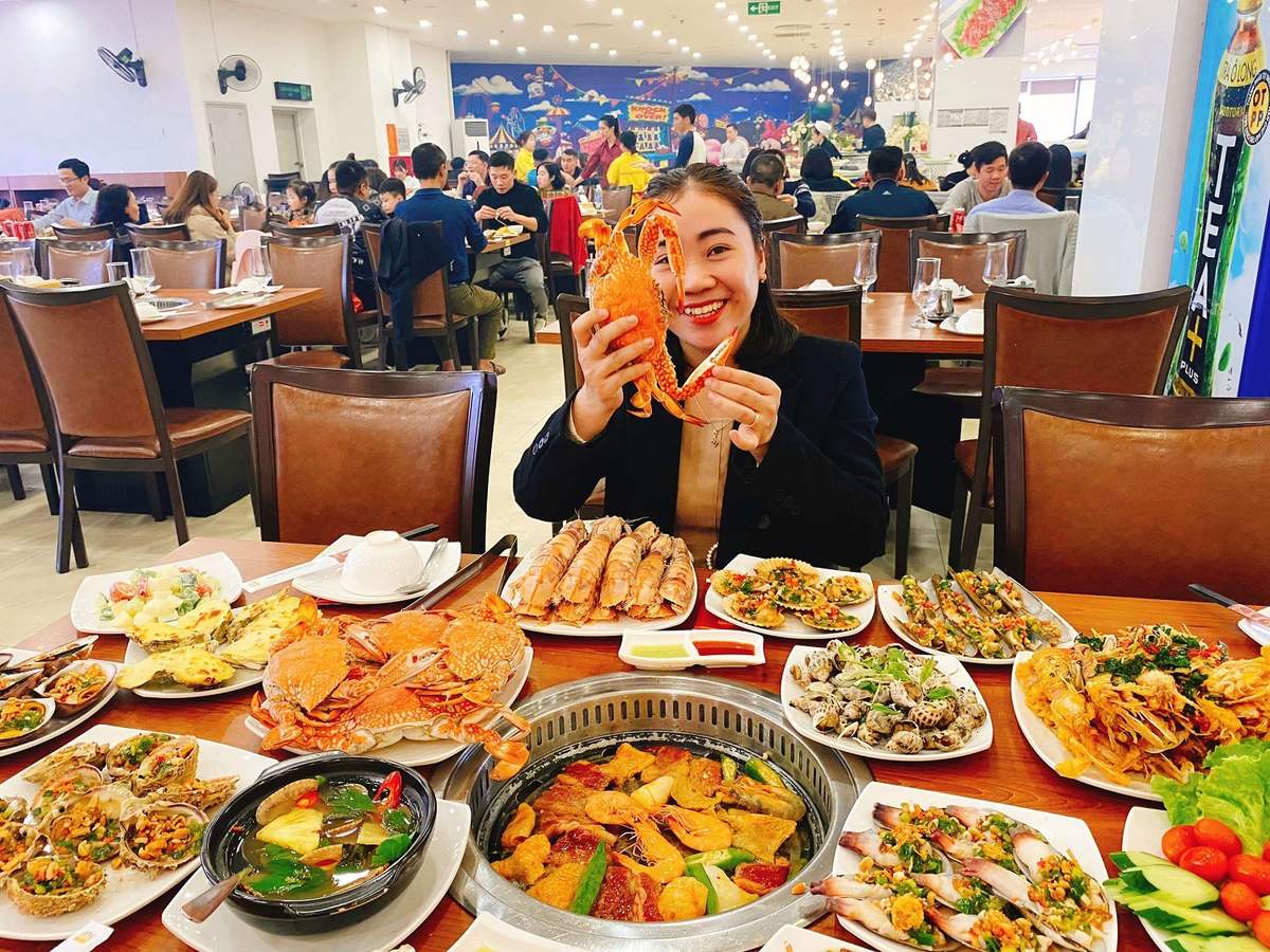 Enjoy delicious seafood at Buffet Poseidon Hanoi 10 restaurant