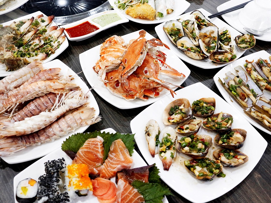 Enjoy delicious seafood at Buffet Poseidon Hanoi 17 restaurant