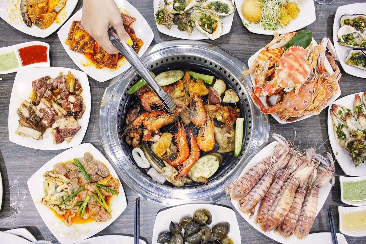 Enjoy delicious seafood at Buffet Poseidon Hanoi 4 restaurant