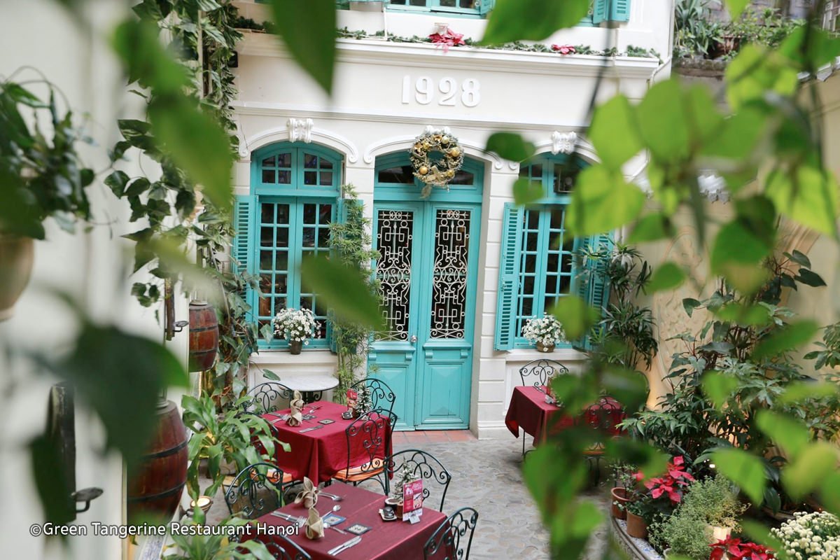 Elegant space of French restaurant Green Tangerine 2