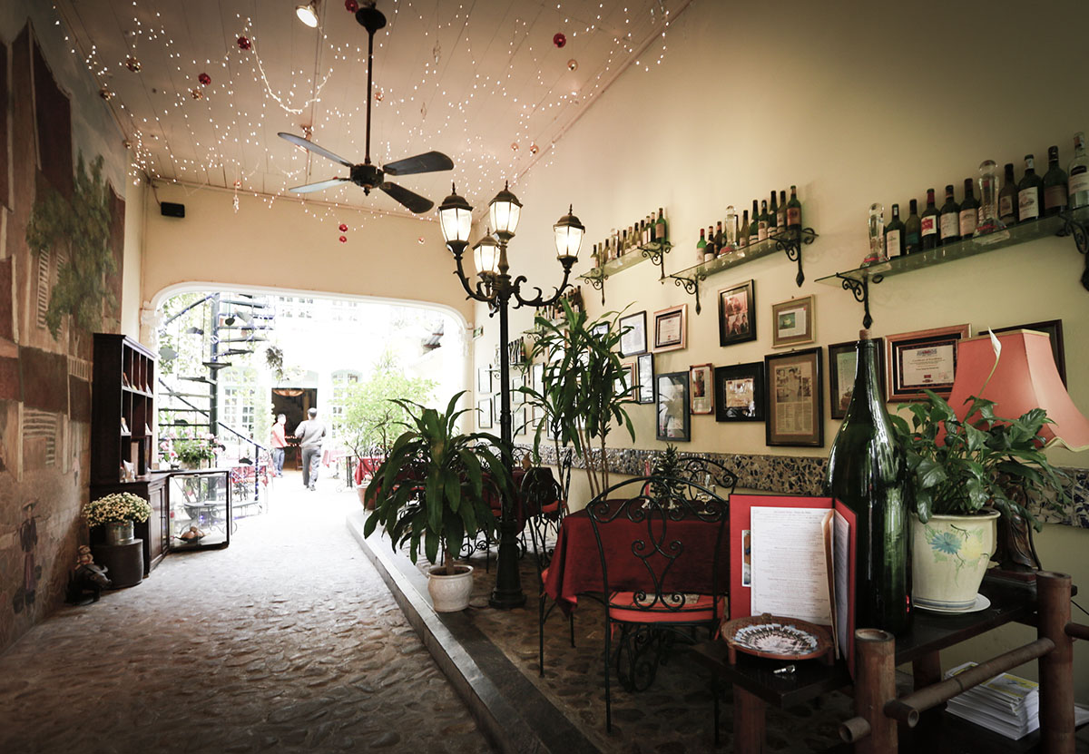 Elegant French restaurant space Green Tangerine 6