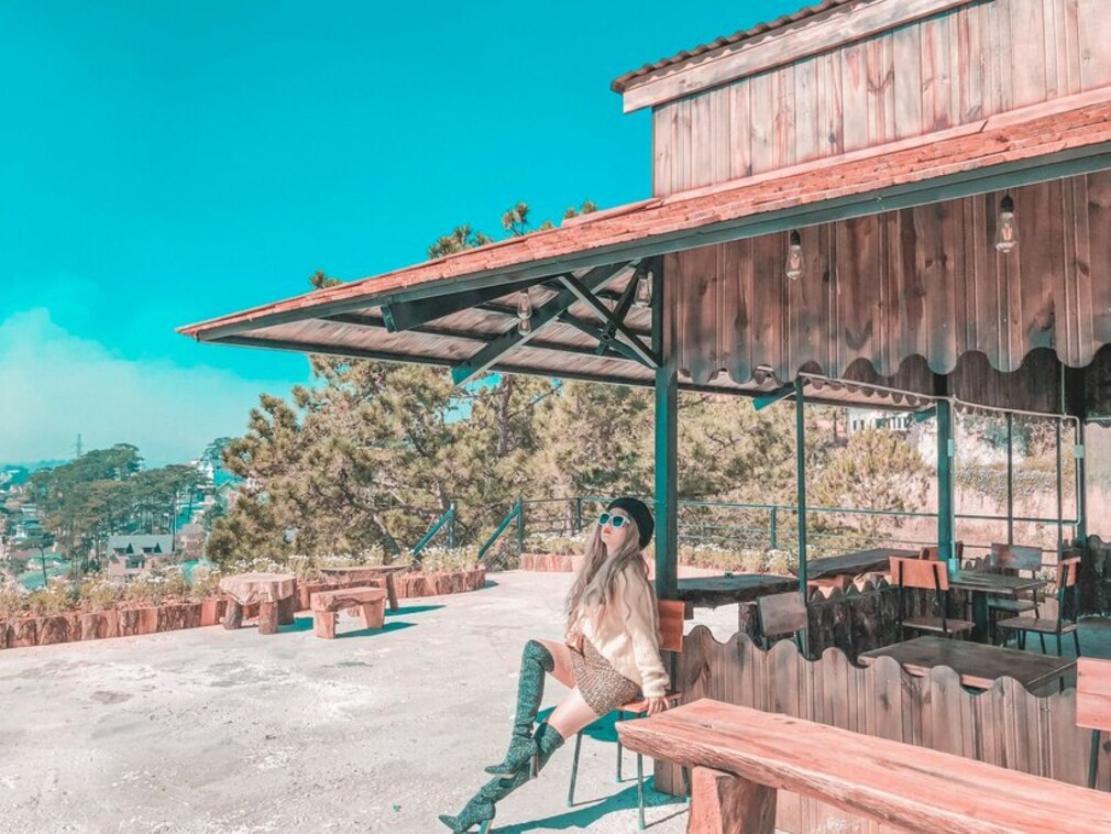 The Leaf Coffee – Enjoy a romantic cup of coffee with a virtual view at Da Lat 15