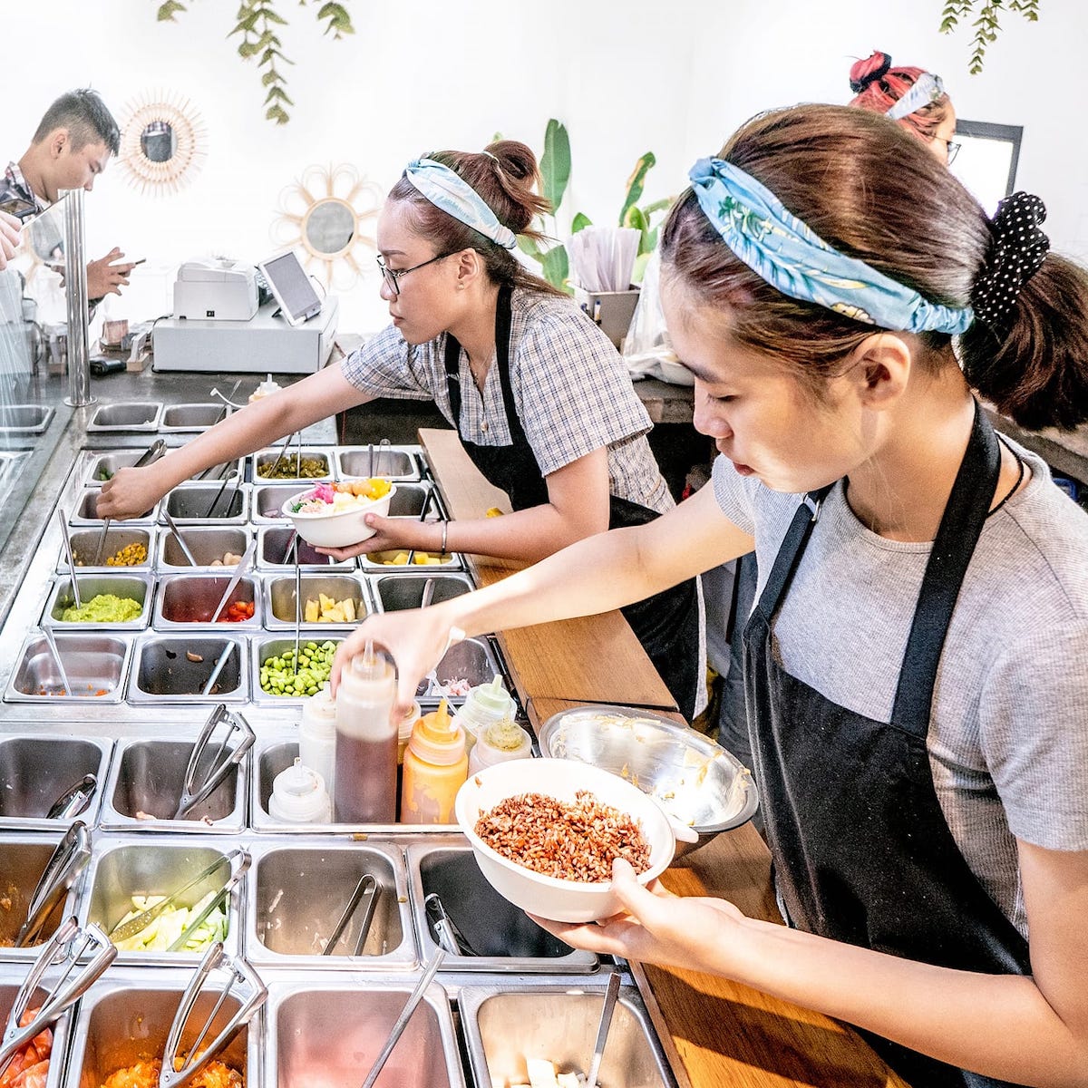 Pursue a 'healthy' lifestyle with Poke Hanoi 10