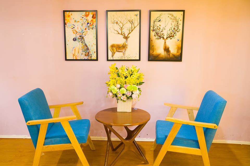 Leisurely stop by Dung Dinh Coffee to see the super quality Koi fish pond 10