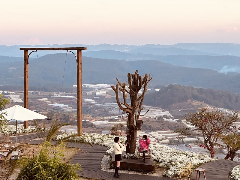 Visit Green Smoke Valley to see the whole city of Da Lat from above 5