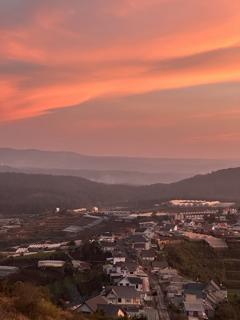 Visit Green Smoke Valley to see the whole city of Da Lat from above 7