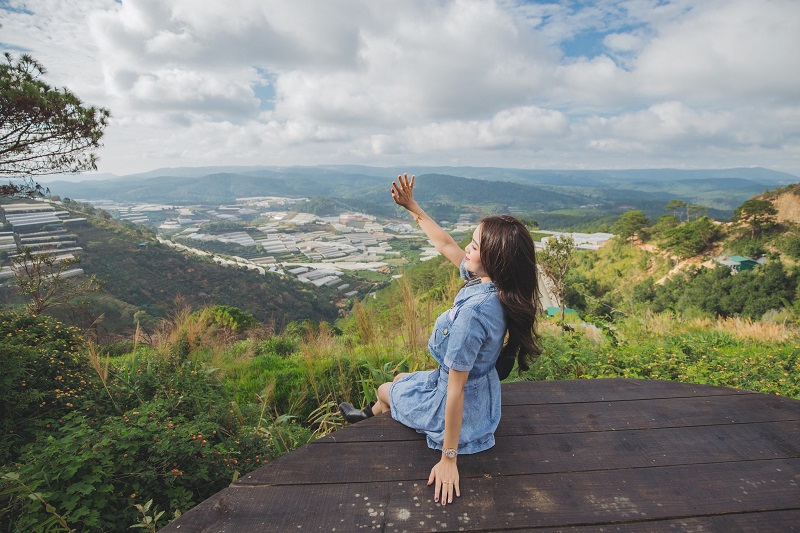 Visit Green Smoke Valley to see the whole city of Da Lat from above 3