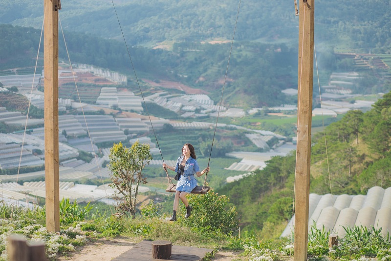 Visit Green Smoke Valley to see the whole city of Da Lat from above 6
