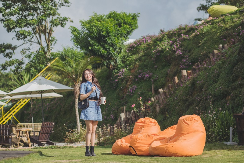 Visit Green Smoke Valley to see the whole city of Da Lat from 15 meters high