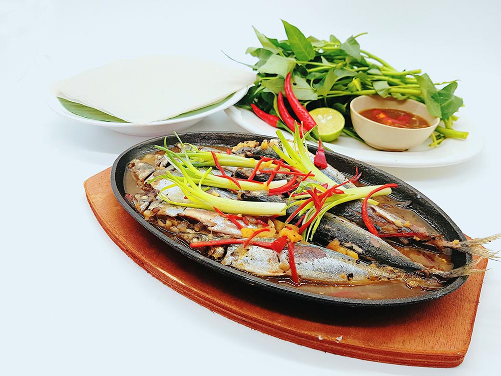 Know by heart the super delicious Scad fish rolls with rice paper in Da Nang 2