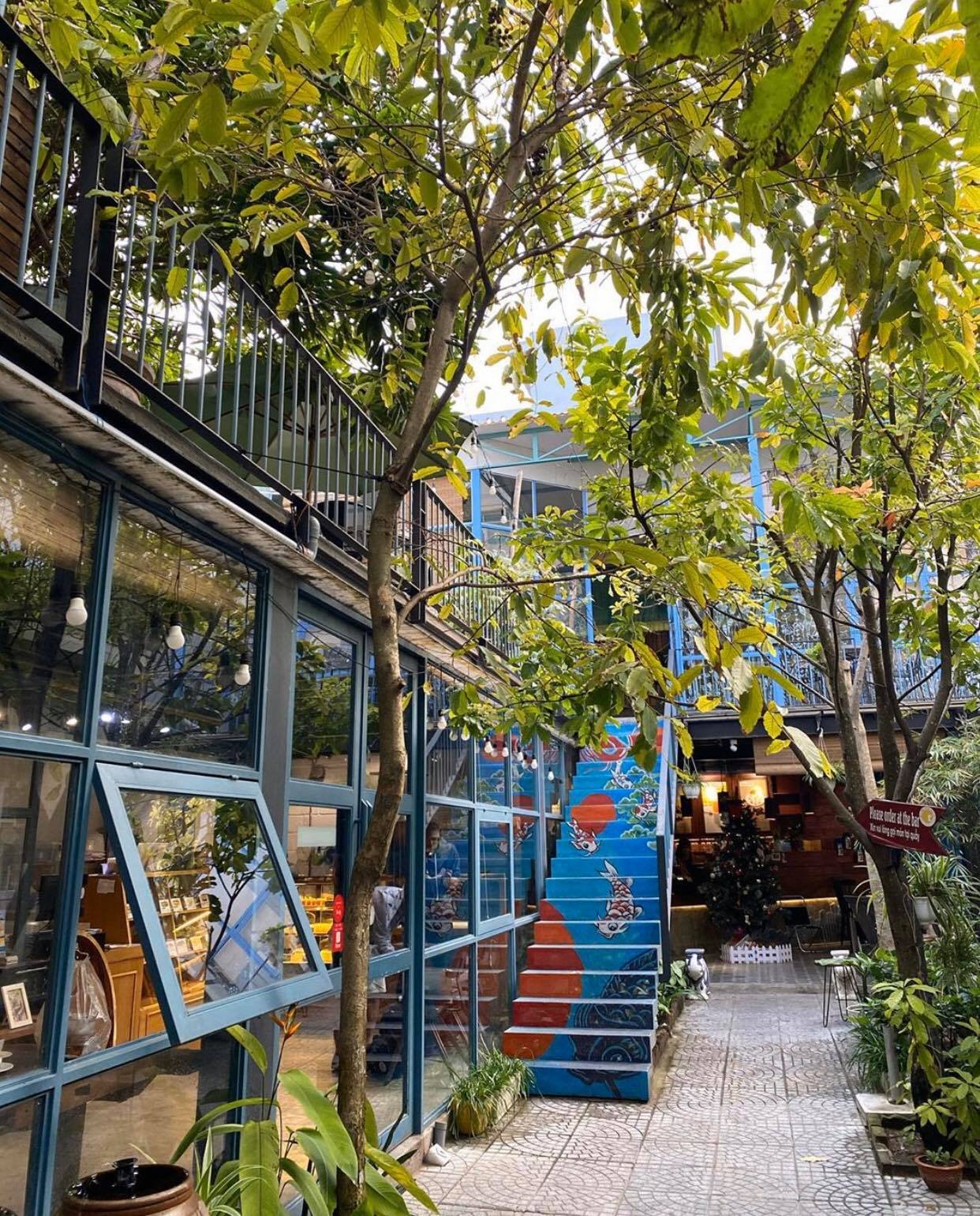 If you belong to the team that loves plants and trees, please save the top 4 amazing garden cafes in Da Nang right away. 2