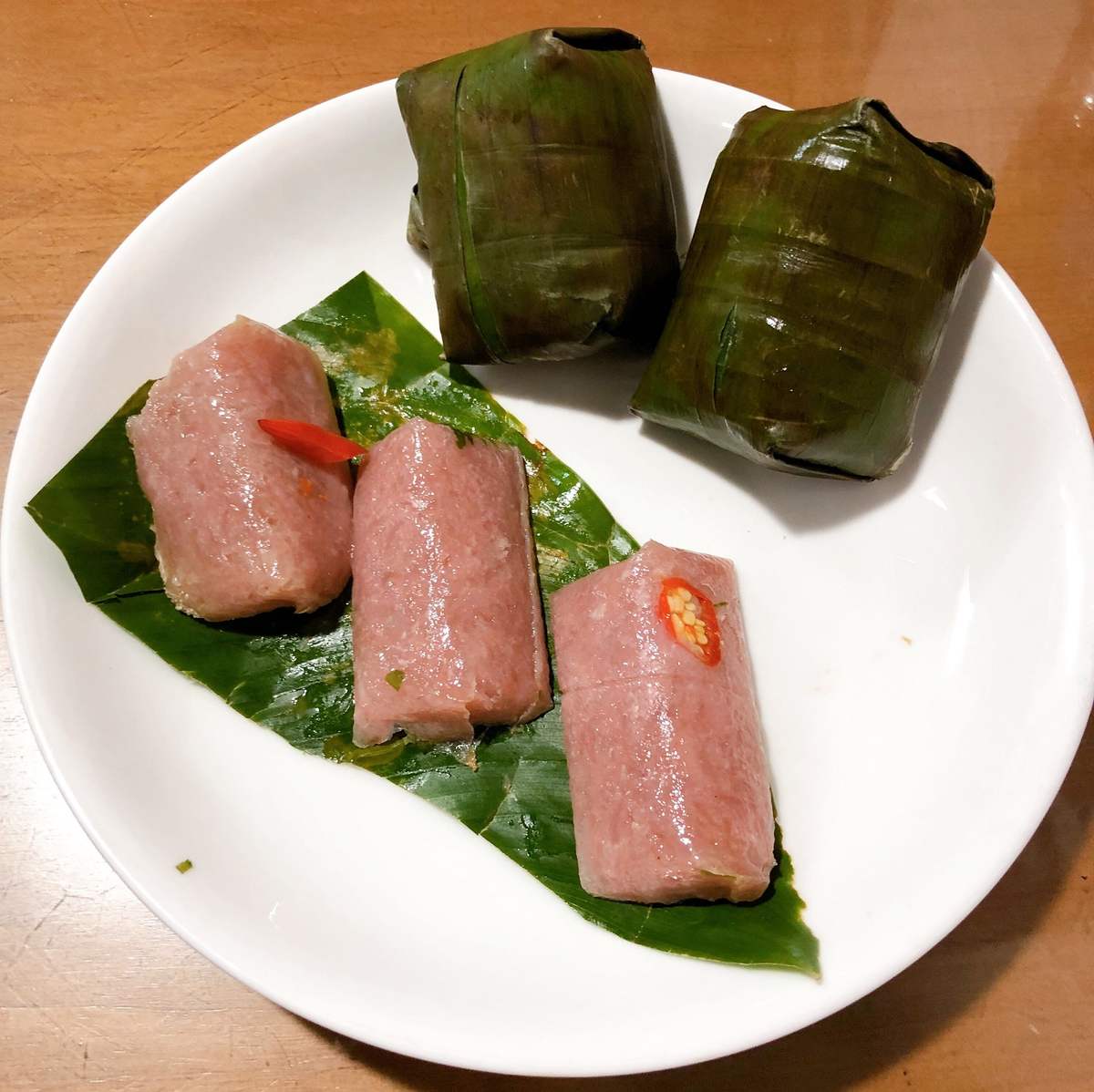 I miss the flavors of the ancient capital's specialties that filled Dao Duy Tu 4 spring rolls street