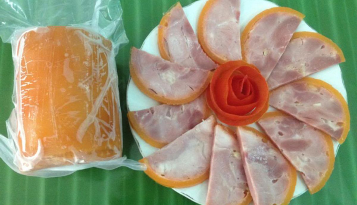 I miss the flavors of the ancient capital's specialties filling Dao Duy Tu 7 spring rolls street