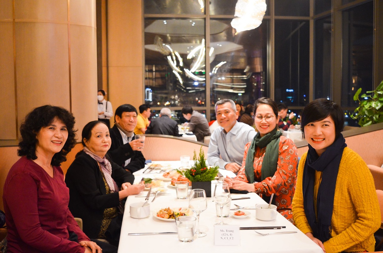 Enjoy a luxurious world-class buffet at The Square - Novotel Premier Han River 9