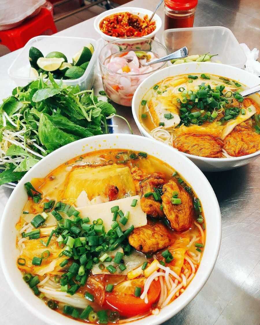 Enjoy Da Nang's famous delicious fish ball noodle soup at 109 Nguyen Chi Thanh 3