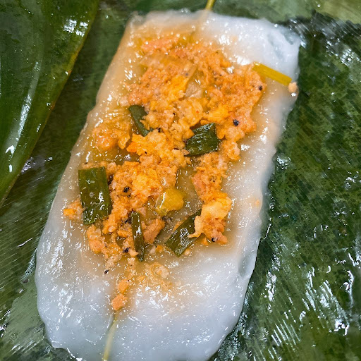 Enjoy traditional Hue cuisine at Mu Do 8 cake shop