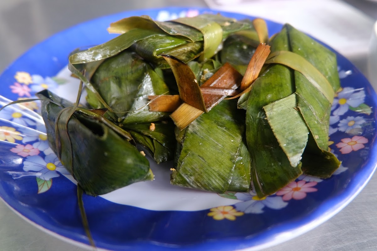 Enjoy traditional Hue cuisine at Mu Do 6 cake shop