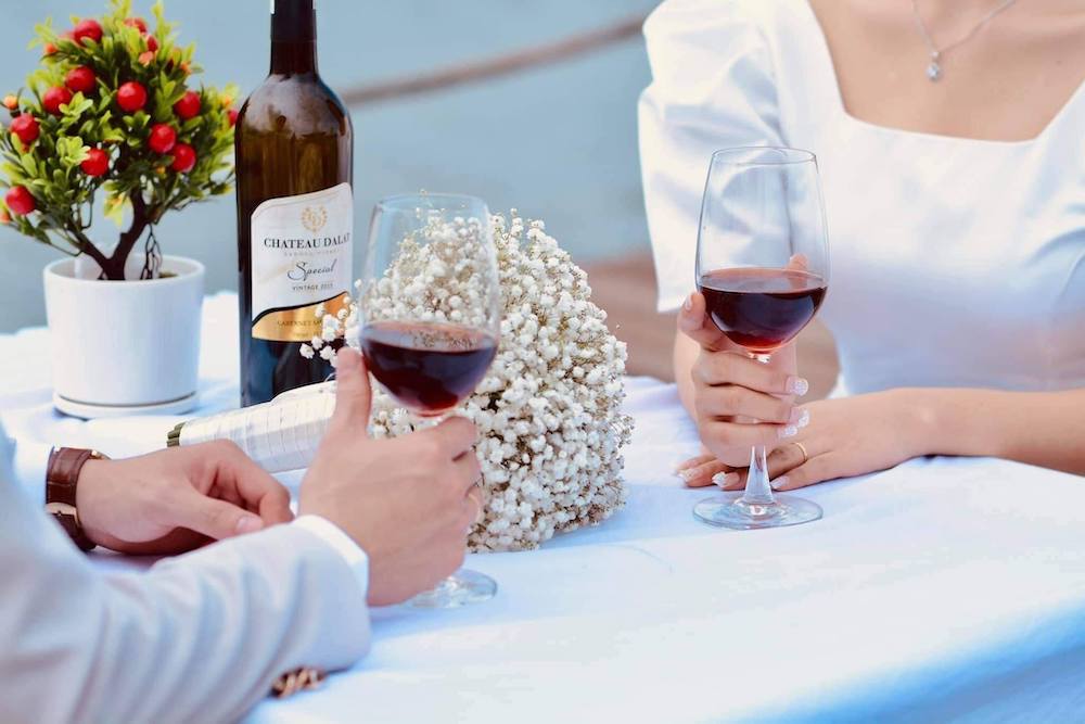 Enjoy excellent seafood at Be Than Seafood Restaurant - Lang Co 9