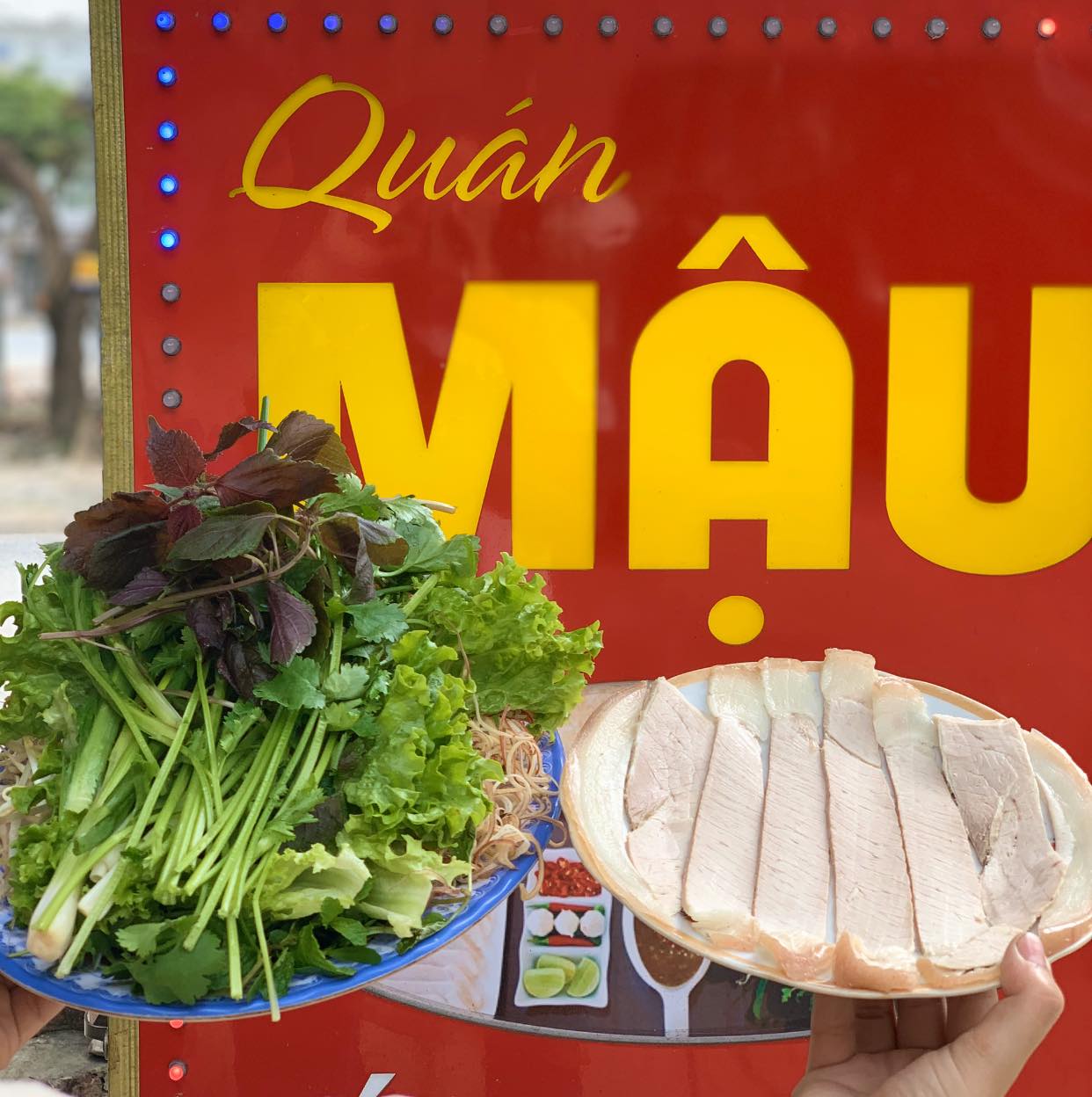 Enjoy irresistible delicious flavors at Quan Mau - Da Nang pork rice paper specialty 2