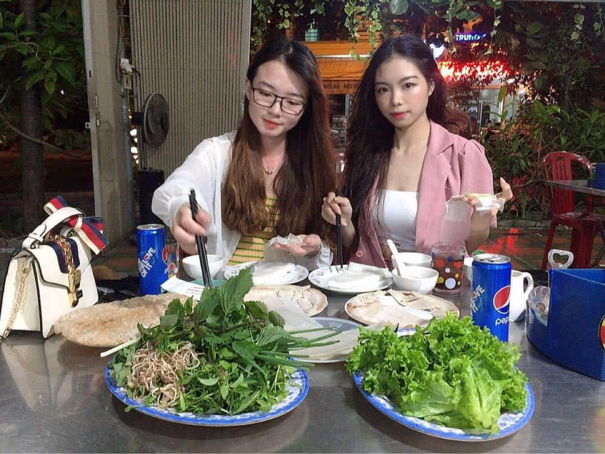 Enjoy irresistible delicious flavors at Quan Mau - Da Nang pork rice paper specialty 5