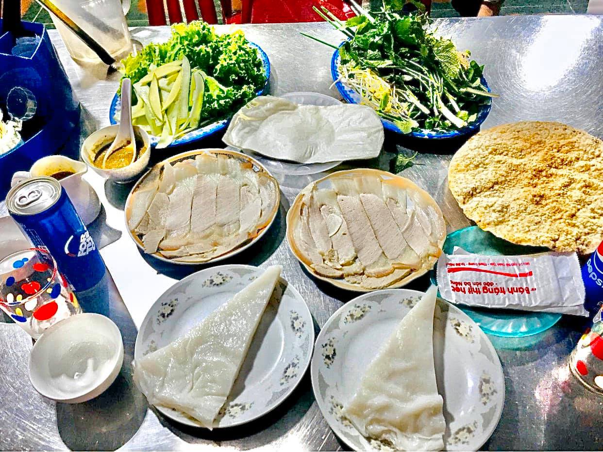 Enjoy irresistible delicious flavors at Quan Mau - Da Nang pork rice paper specialty 7