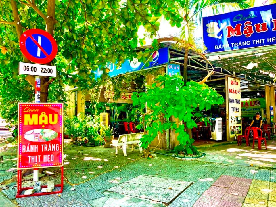 Enjoy irresistible delicious flavors at Quan Mau - Da Nang pork rice paper specialty 6