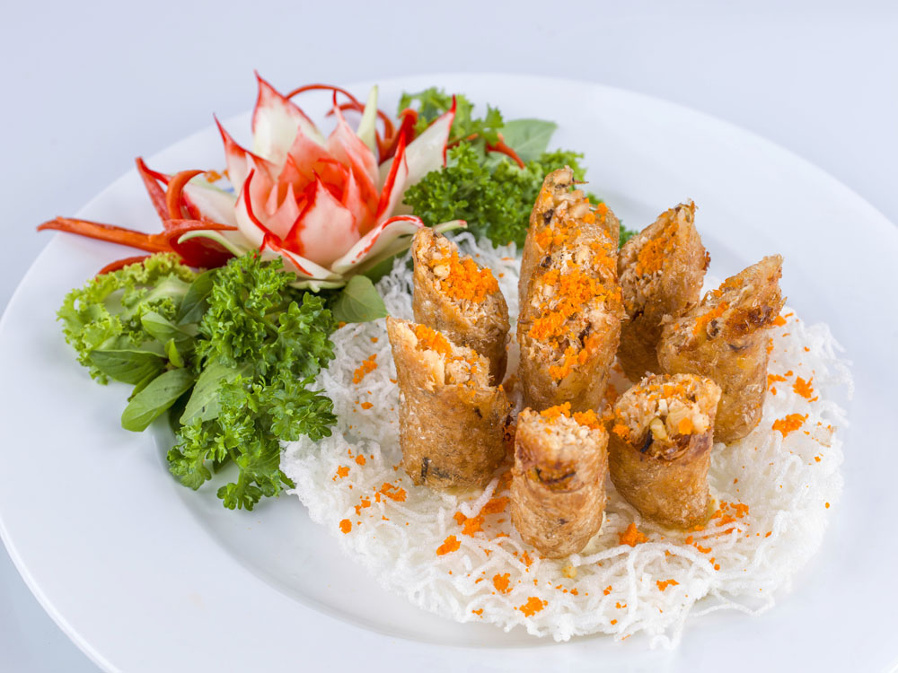 Enjoy delicious dishes in a luxurious space at San Ho 12 Seafood Restaurant