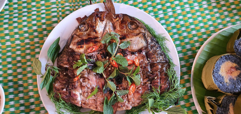 Enjoy Pa Pinh Top, the famous grilled fish specialty of Mac Khen 2