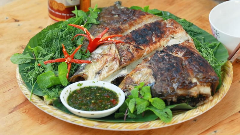 Enjoy Pa Pinh Top, the famous grilled fish specialty of Mac Khen 5