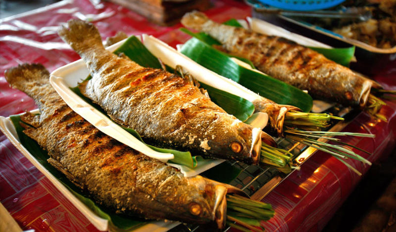 Enjoy Pa Pinh Top, the famous grilled fish specialty 6