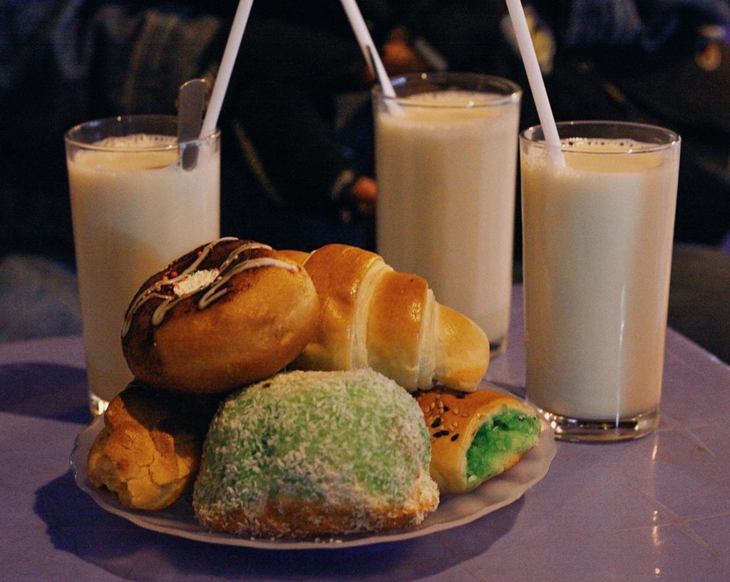 Enjoy fragrant hot soy milk in the cold weather of Da Lat 6