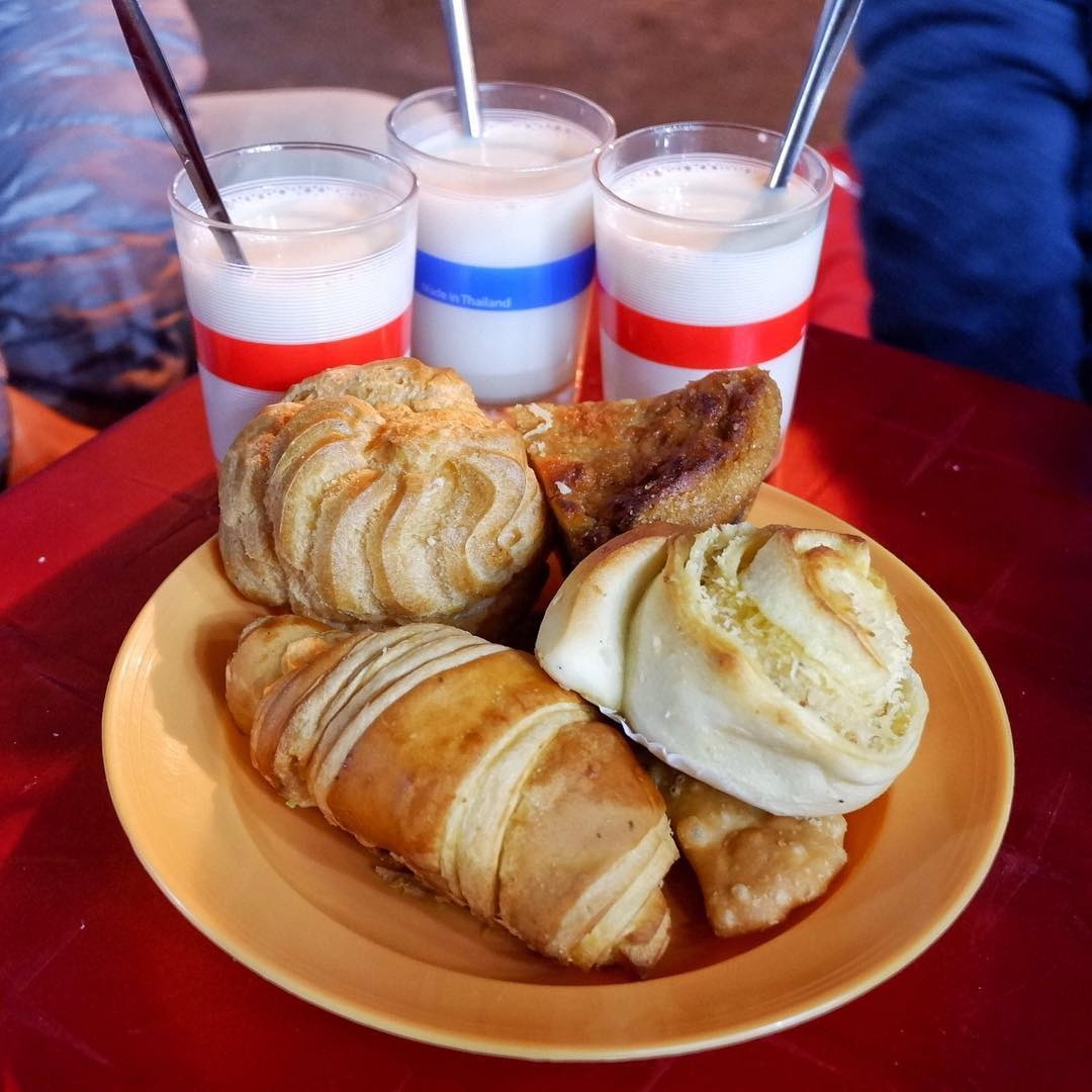 Enjoy fragrant hot soy milk in the cold weather of Da Lat 8