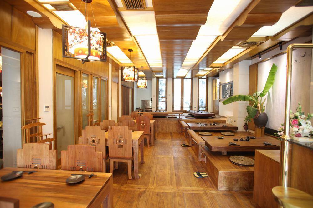 Enjoy the culinary quintessence of the land of the rising sun at Shinbashi 8 Japanese restaurant