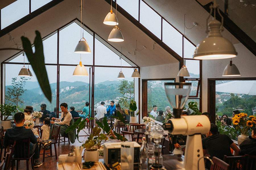 West Coffee Shop The sun has just appeared and it has already caused sadness 14