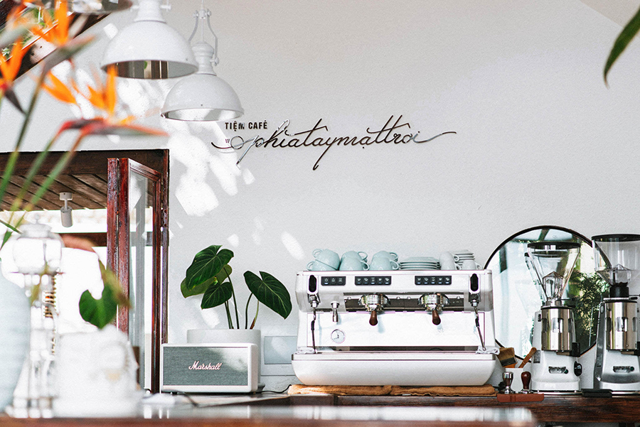 West Coffee Shop The sun has just appeared and it's already causing sadness 11