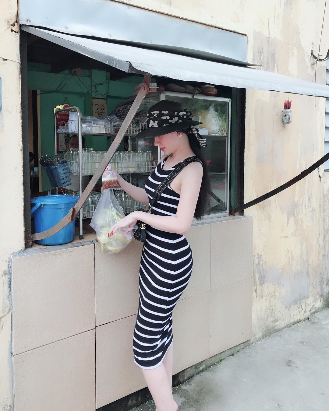 Find back to your childhood days of traveling with delicious Hue Ong Lac Che 8