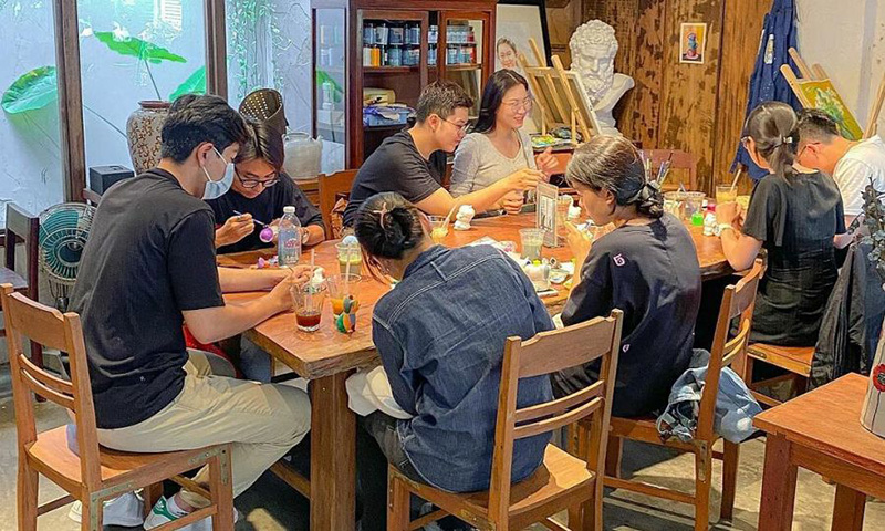 Top hottest statue painting cafes in Saigon 5