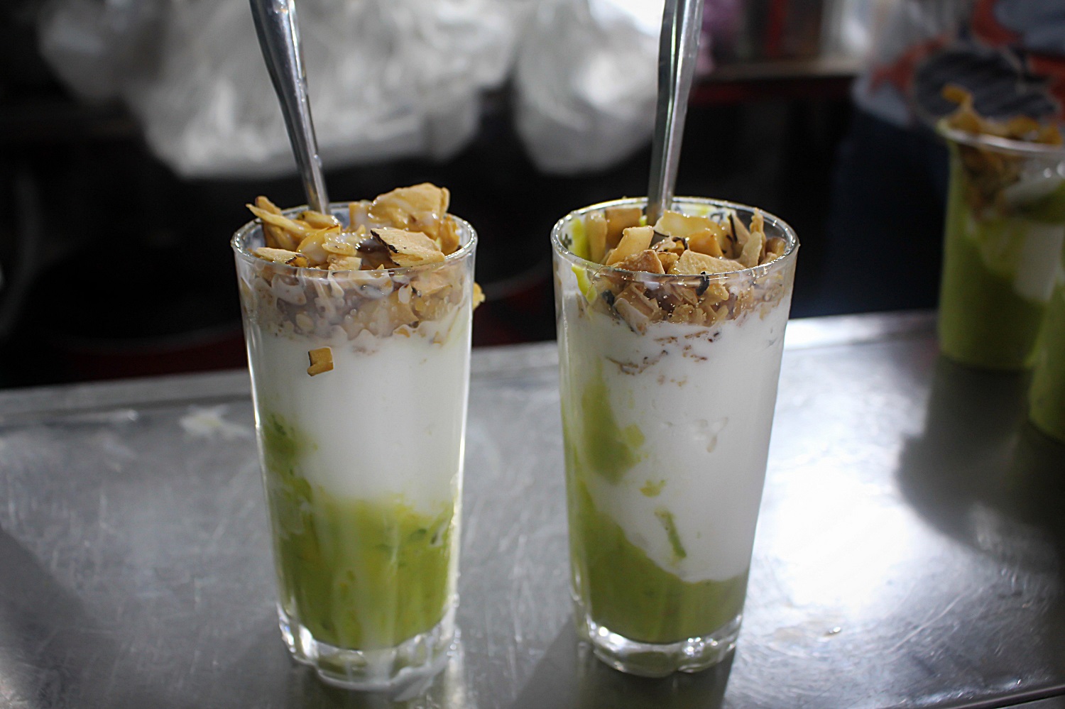 Collection of 6 avocado ice cream shops in Da Nang to help cool off on hot days 2