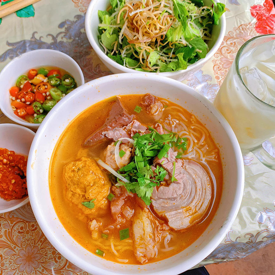 Collection of rustic Hue breakfast dishes that are no less delicious 2