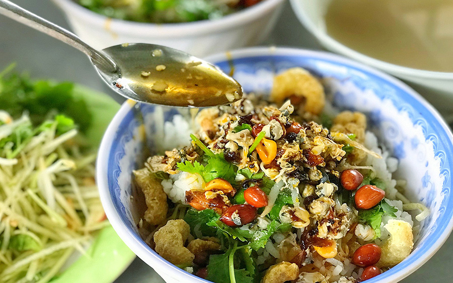 Collection of rustic Hue breakfast dishes that are no less delicious 5