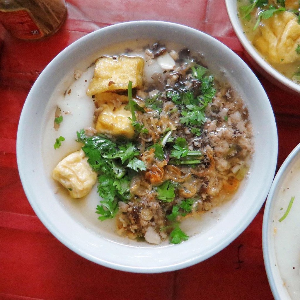 Top 10 famous and delicious hot cake shops in Hanoi 2