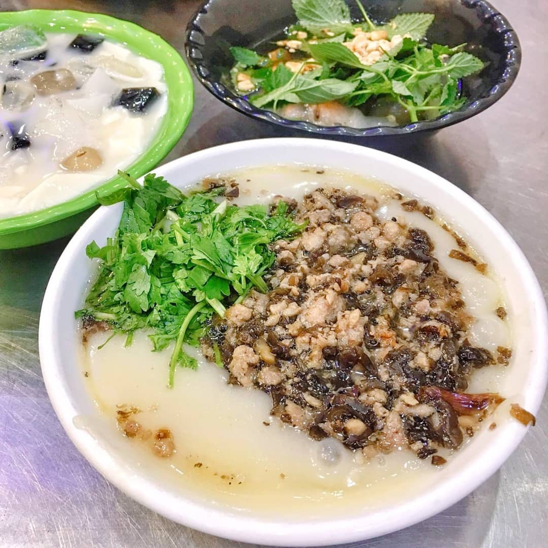 Top 10 famous and delicious hot cake shops in Hanoi 6