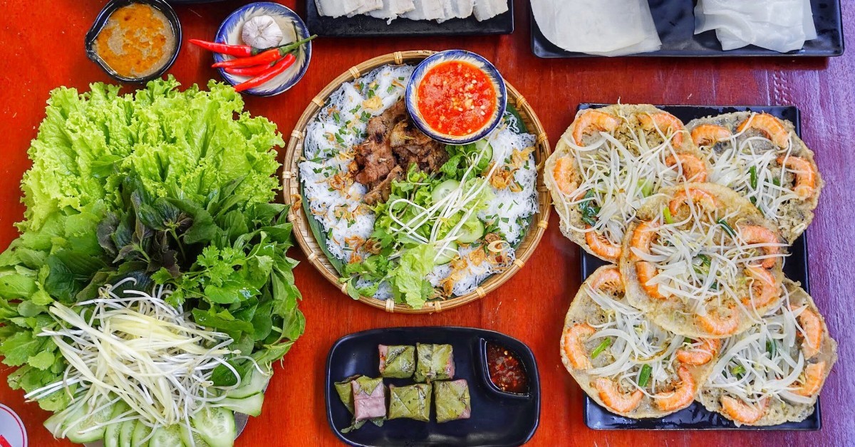Top 4 most interesting dancing shrimp pancake shops in Da Nang 2024 3