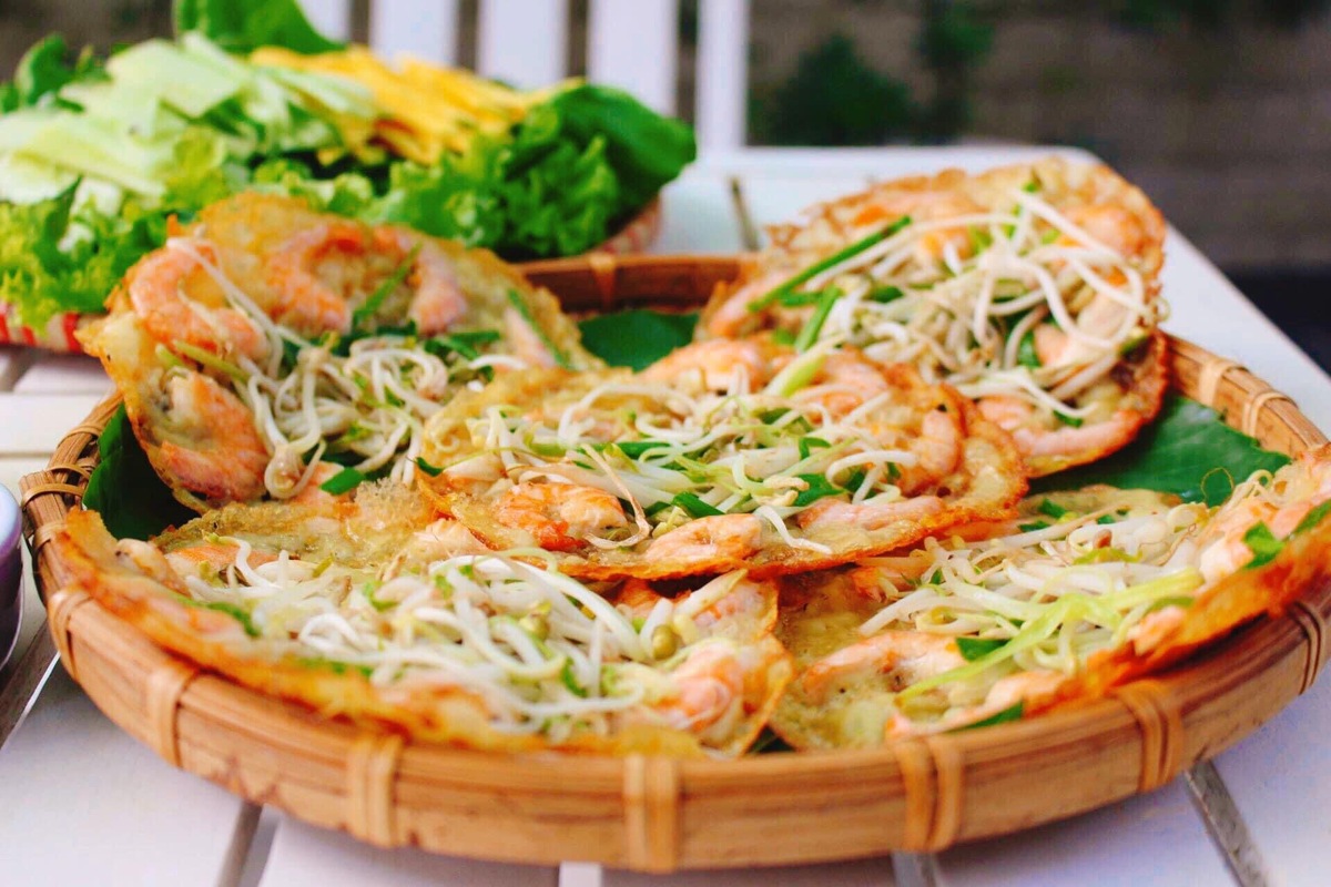 Top 4 most interesting dancing shrimp pancake shops in Da Nang 2024 2
