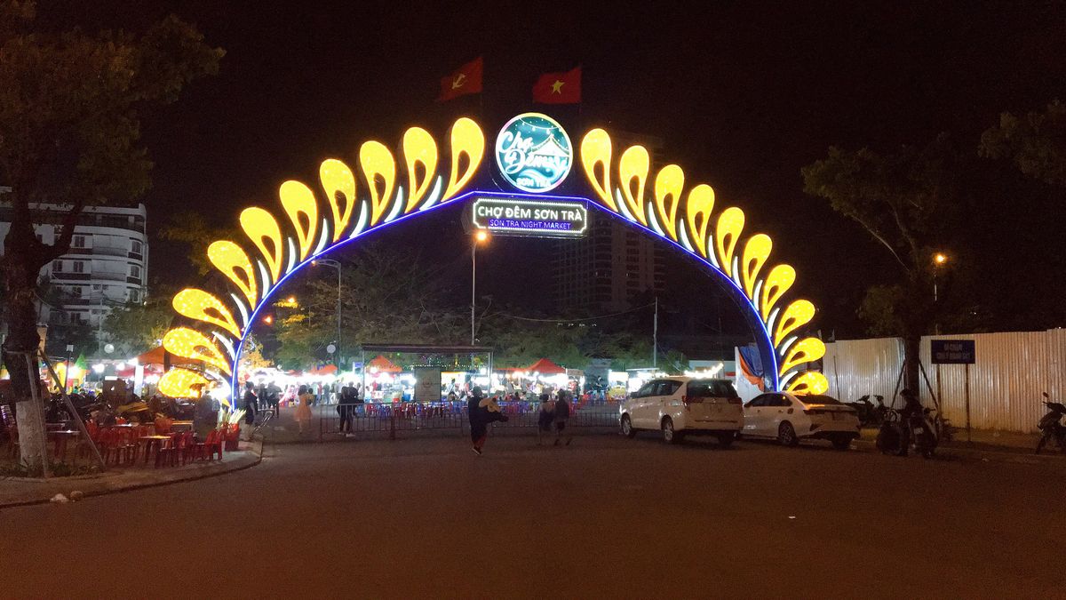 Top 6 famous night markets in Da Nang that you should not miss 11
