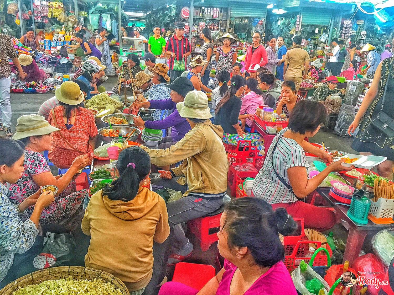Top 6 famous night markets in Da Nang that you should not miss 5