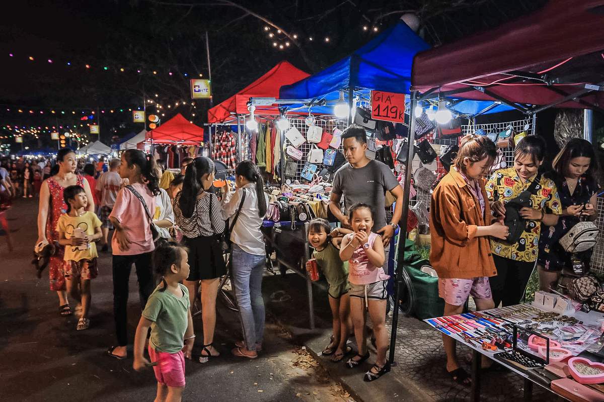 Top 6 famous night markets in Da Nang that you should not miss 8